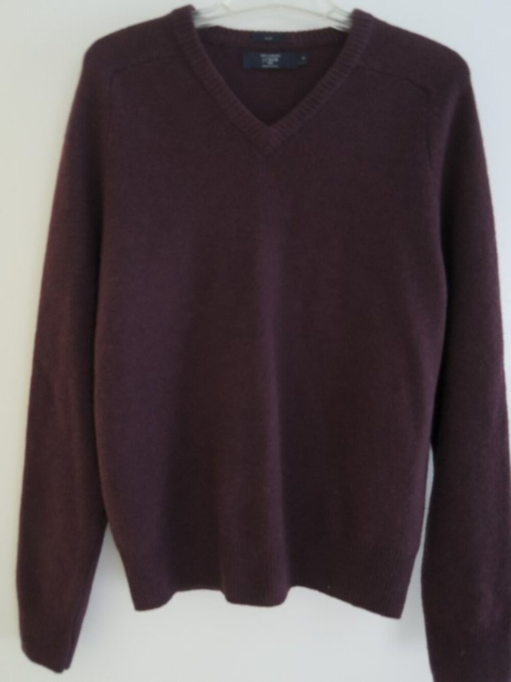 J CREW Mens Sweater Size M - Wool Burgundy Color V Neck